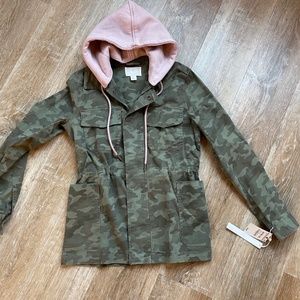 Womens Caslon camo jacket with removable hood